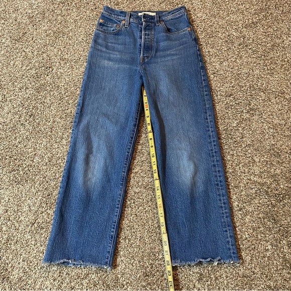 Levi's Premium Ribcage Straight Jeans in Size 25 - Picture 11 of 15